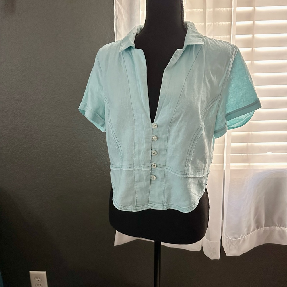 We The Free  NWOT aqua blue cropped blouse medium